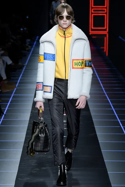 Look 44